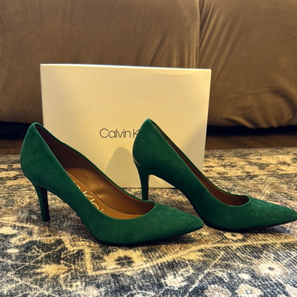 Calvin Klein Green Suede Pumps size 7.5